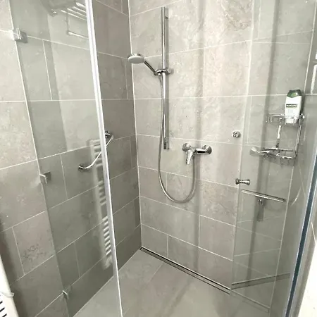 Atrium Mit Panoramaterrasse Und Tiefgarage