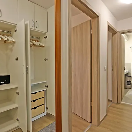 Atrium Mit Panoramaterrasse Und Tiefgarage ヘーヴィーズ