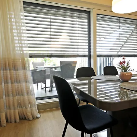 Atrium Mit Panoramaterrasse Und Tiefgarage ヘーヴィーズ