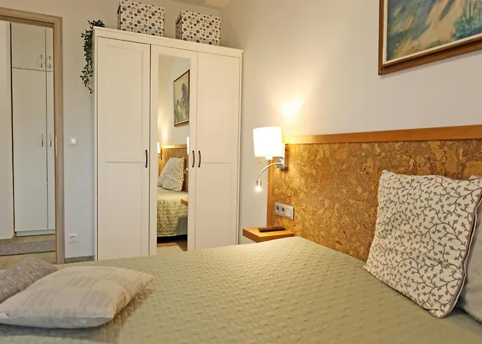 Atrium Mit Panoramaterrasse Und Tiefgarage