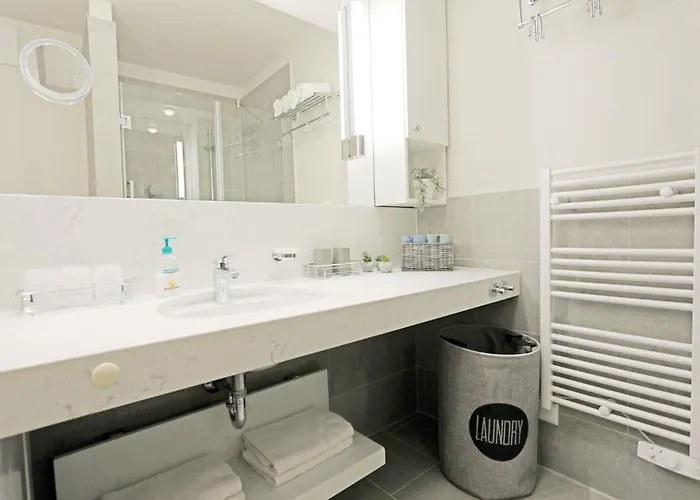 Atrium Mit Panoramaterrasse Und Tiefgarage ヘーヴィーズ